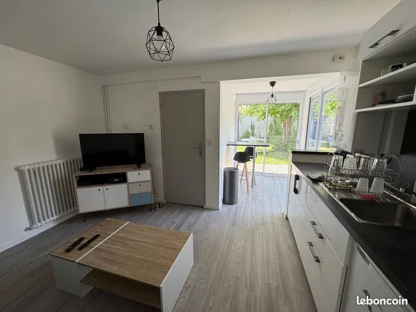 Grande chambre meublée dans maison en colocation (2 personnes) avec jardin