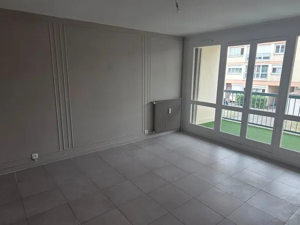 T2 Non Meublé avec balcon/parking/cave - Troyes