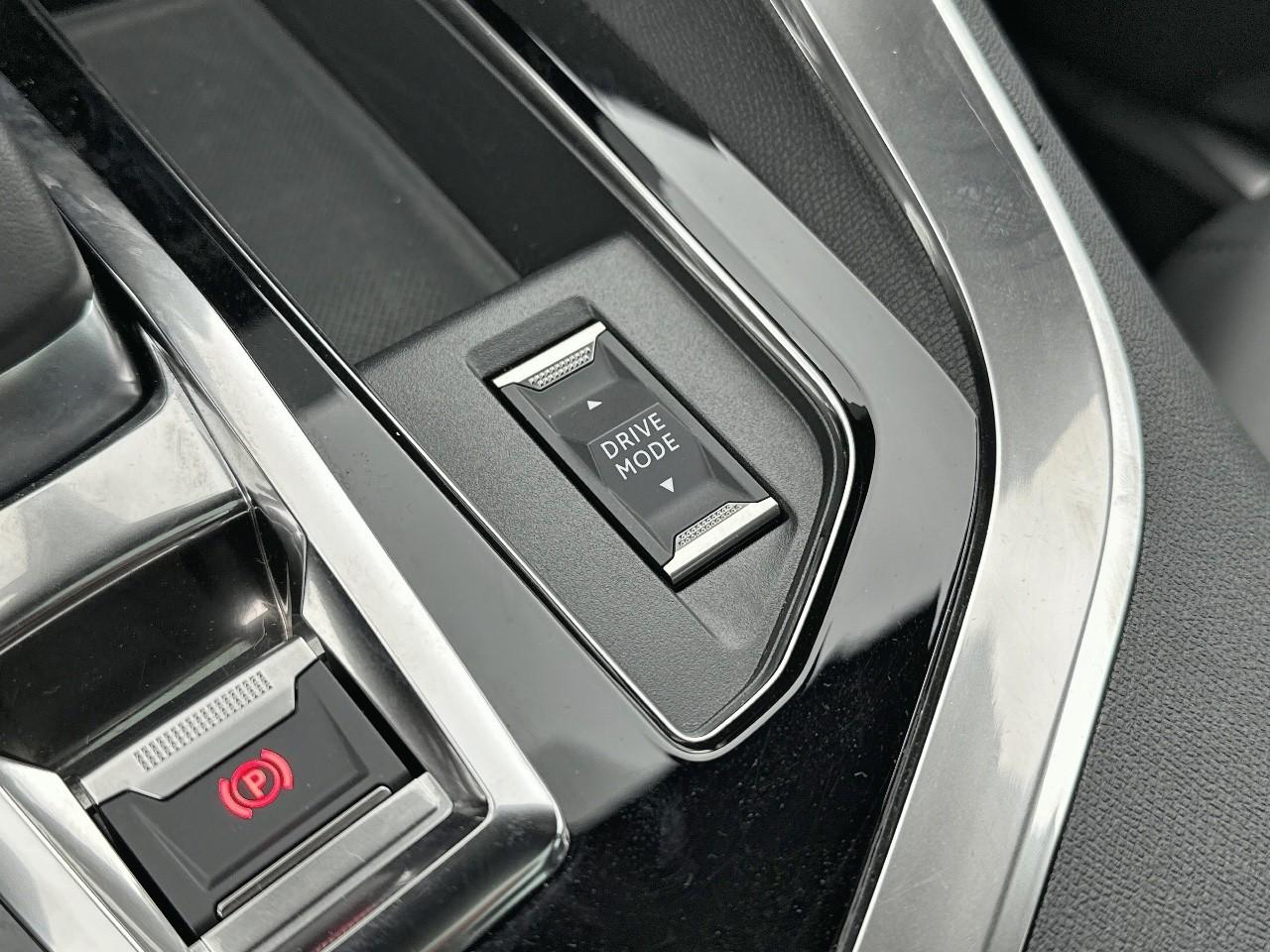Peugeot 3008 hybrid 225 e-eat8 gt pack — photo 33