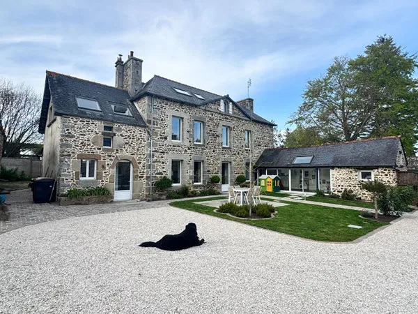 Demeure d'exception en pierres et gîte indépendant