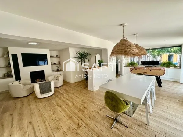 Maison Arcachonnaise entièrement rénovée, 5 pièces, GUJAN (La Hume).