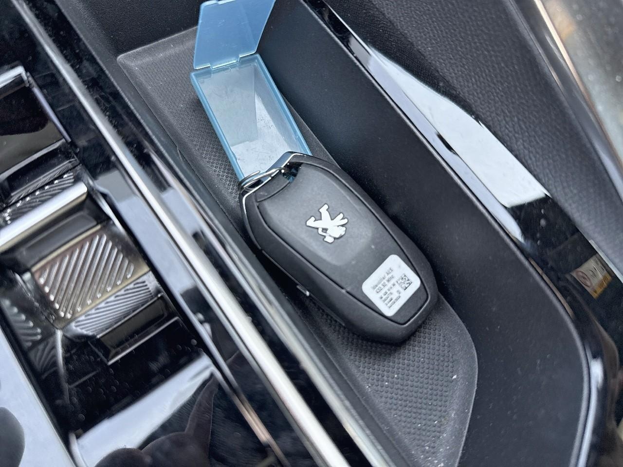 Peugeot 3008 hybrid 180 e-eat8 allure pack — photo 17