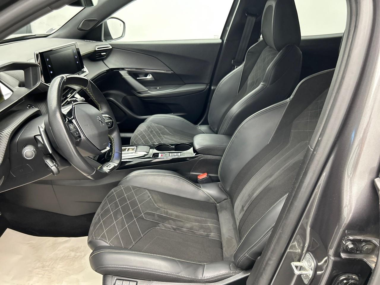 Peugeot 2008 puretech 130 s&s eat8 gt — photo 10