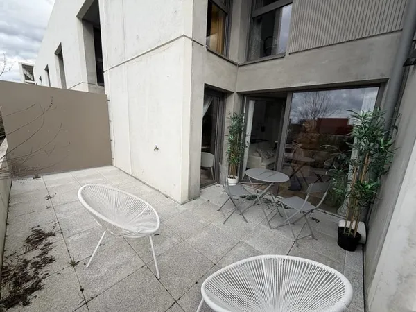 Appartement lumineux avec terrasse Parking en sous-sol - Notaire Offert