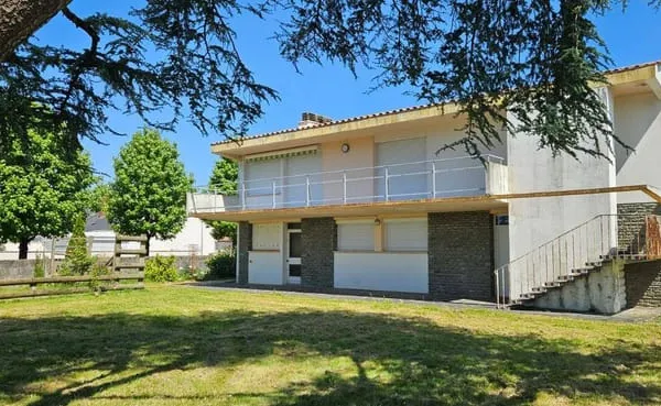 Maison 7 pièces 230 m²