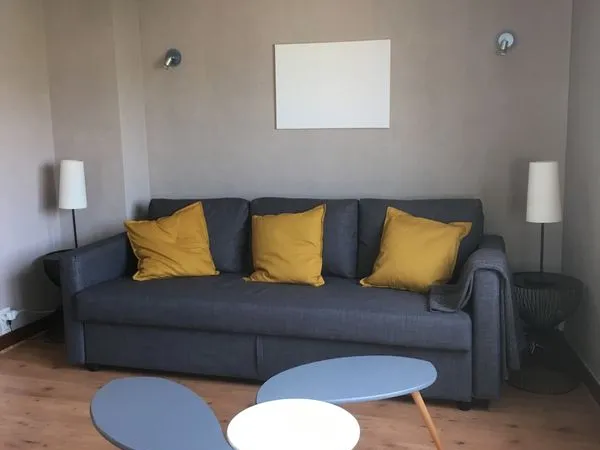 A 50 m port de vannes grande chambre meublee libre mi octobre