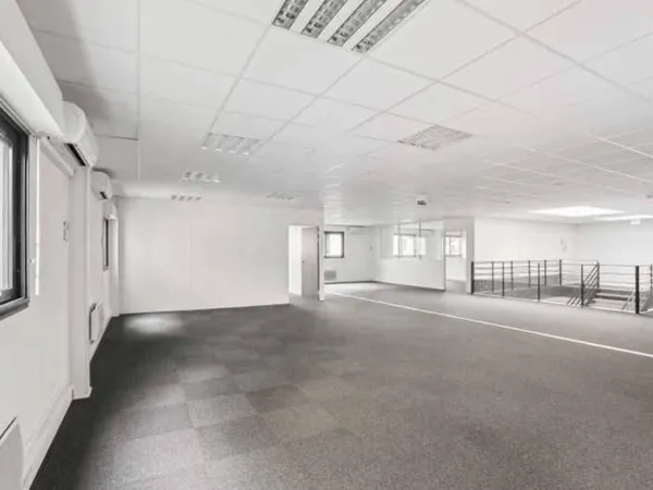 Bureaux 809 m²