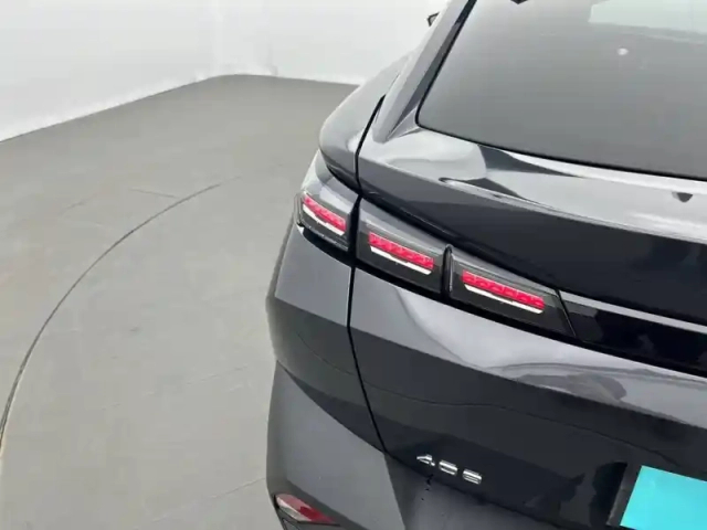 Peugeot 408 phev 225 e-eat8 — photo 40