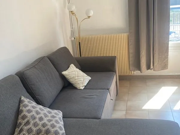 Chambres a louer dans appartement spacieux dans une maison