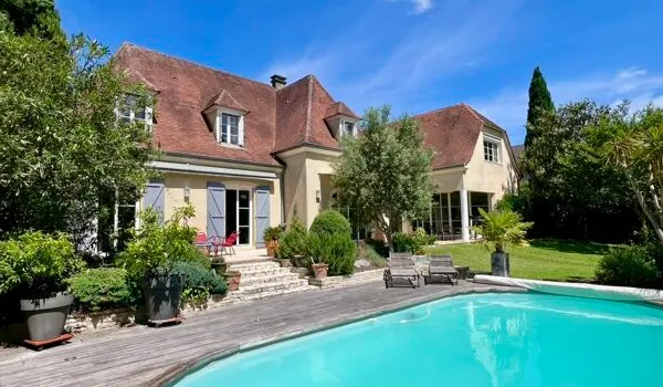 Maison 7 pièces 261 m²