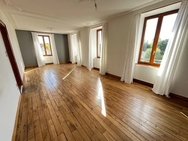 Vaste maison de ville - 5 chambres et dépendances - DPE C