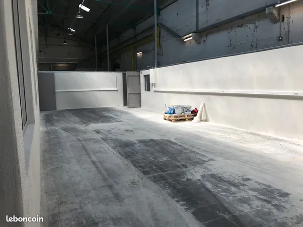 ATELIER PROFESSIONNEL 50 m² + EXTÉRIEUR PRIVATIF 50 m²