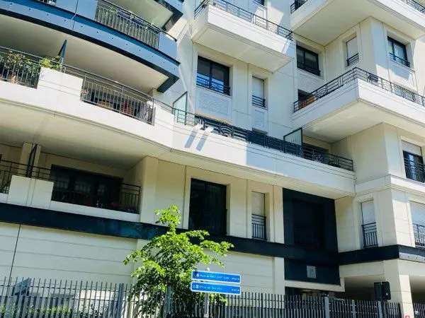 Appartement 2 pièces de 61 m² avec balcon de 8 m² - Centre-ville, résidence de standing face au parc