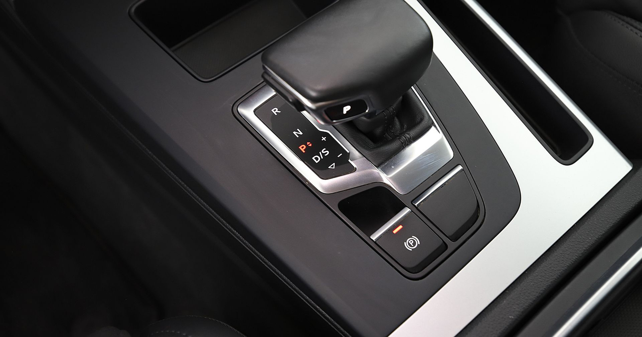 Audi Q5 Sportback — photo 24