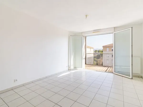 LES TROIS-LUCS : T2 de 45 m2 avec Terrasse et Parking