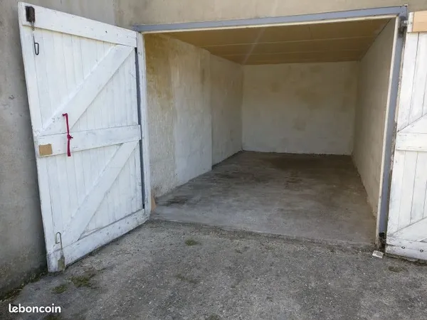 Garage fermé - cour privée - Calais centre