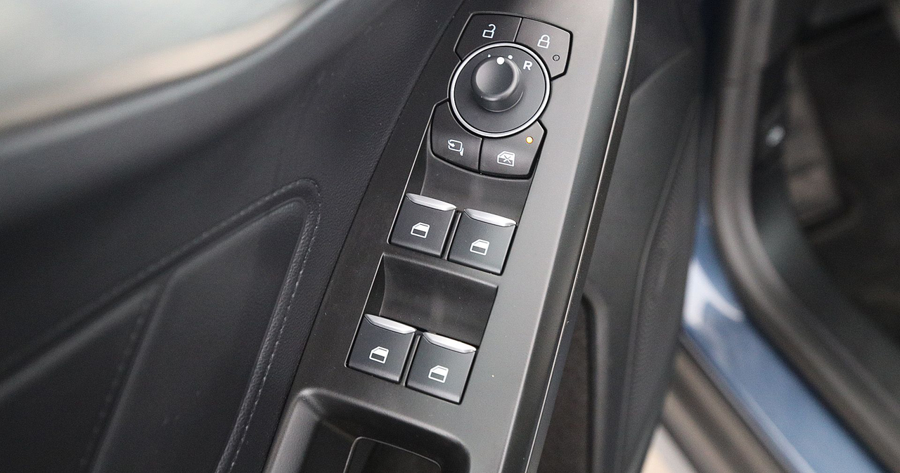Ford Focus — photo 26