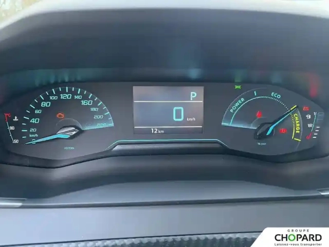 Peugeot 2008 hybrid 145 e-dcs6 — photo 17