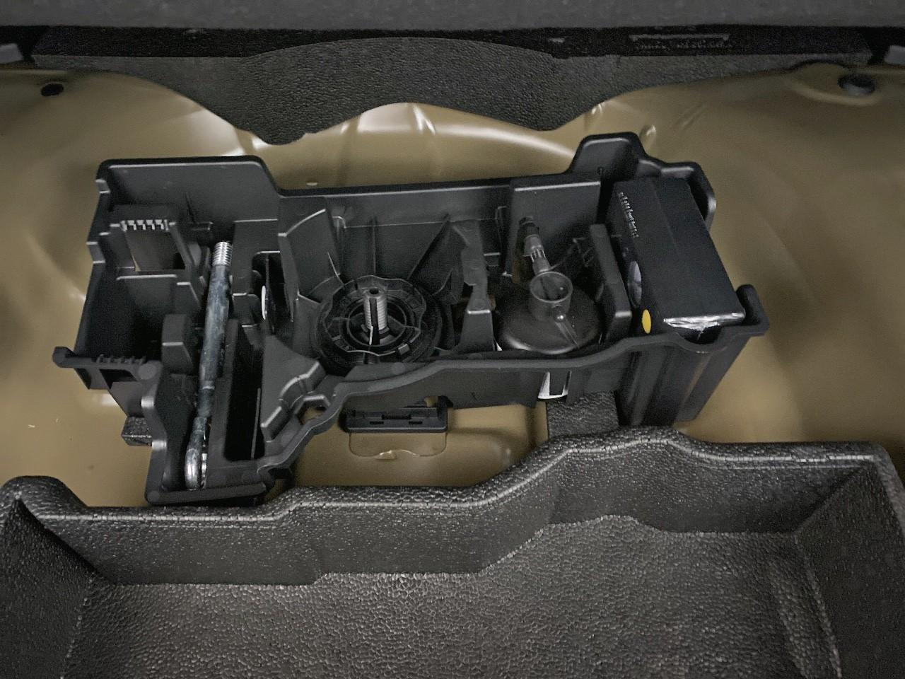 Peugeot 2008 hybrid 145 ch e-dcs6 allure — photo 12