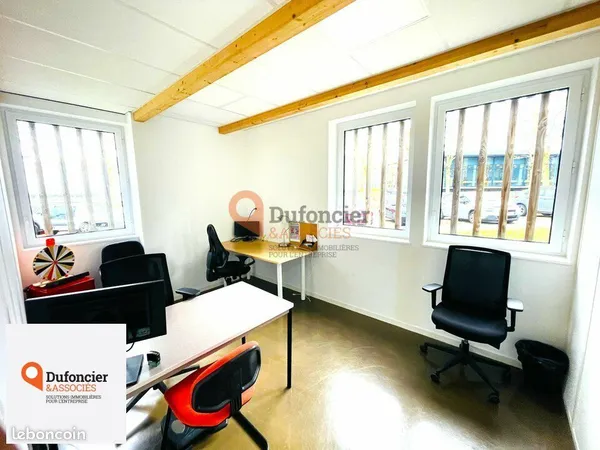 Bureaux 89 m² CHASSENEUIL-DU-POITOU