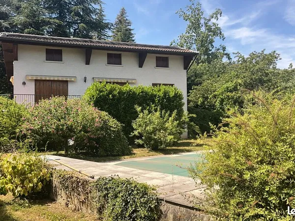 Propriété calme avec Maison et jardin dans le bas de la commune de Saint Cyr au Mont d'or, proximité