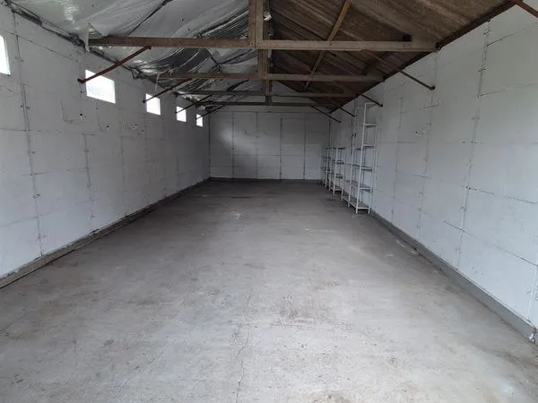 Garage / Box de 100 m² à louer