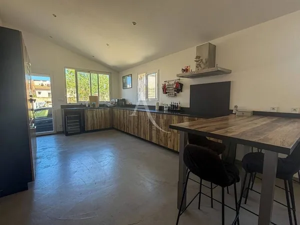 Maison 7 pièces 180 m²