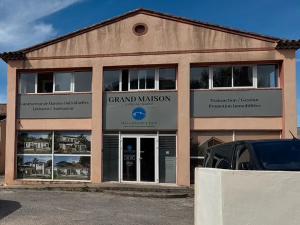 Bâtiment professionnel 345m² + appartement 150 m² 6 pièces