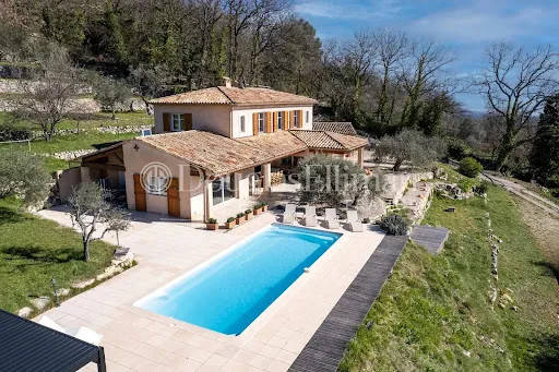 Villa 9 pièces 284 m²