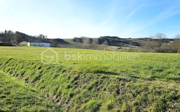 Terrain 838 m²