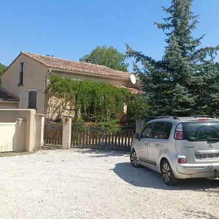 Maison avec terrain, garage et cave