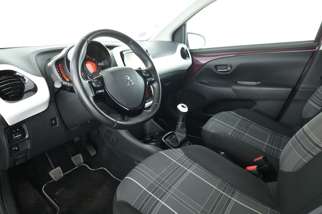 Peugeot 108 1.2 PureTech Allure — photo 10