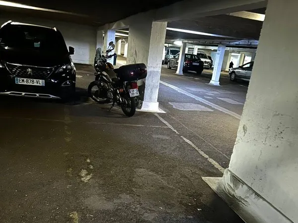 Parking 8 m²