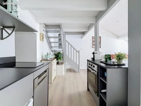 Appartement meublé place st epvre 2 lits 160