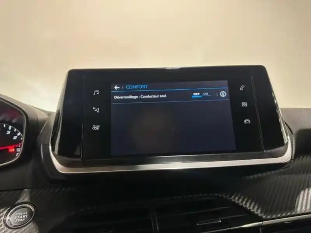 Peugeot 2008 1.2 100 s&amp;s allure carplay radars clim auto — photo 14