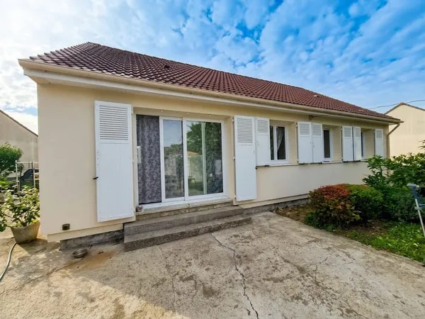 2 min N12 proche Cherisy et gare: MAISON DE PLAIN-PIED SUR J