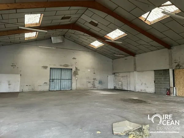 Local industriel 1400 m²