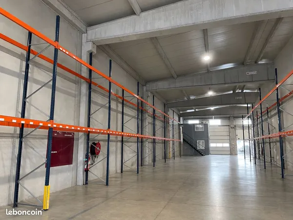 Local 800 m² Puget-sur-Argens