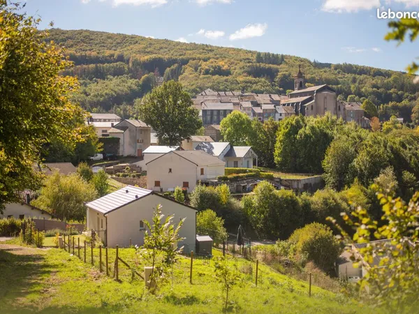 Terrain de 704 m² avec vue, proche village et nature