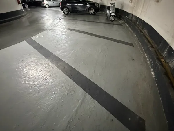 Loue place de Parking Paris 9 - square Montholon jusqu'en février 2027