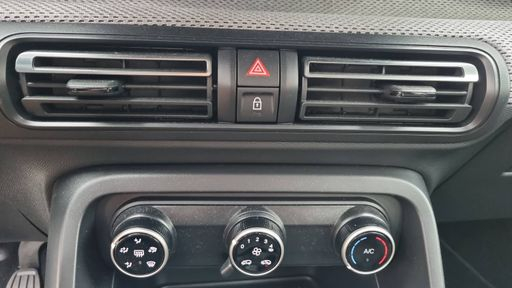 Citroen C3 1.2 Turbo 100 - Plus – 2025 – 6141 km – Essence – Boîte Manuelle — photo 6