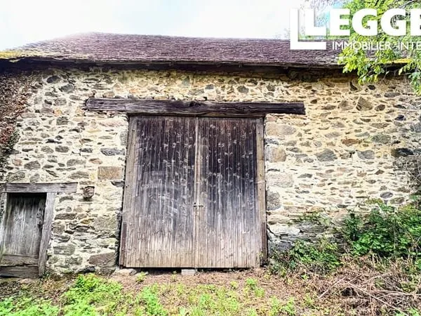 Grange avec potentiel de conversion en habitation et terrain, 11 351 m²