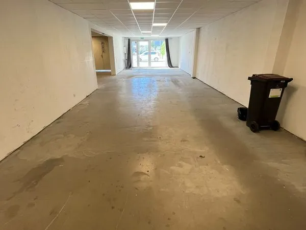 Local commercial 87 m² avec parking