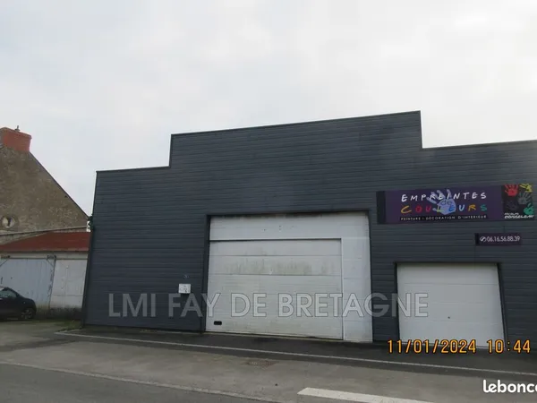 Parking/box 140 m² Fay-de-Bretagne