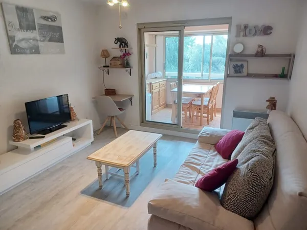 SIX FOURS LOCATION T2 MEUBLE A L'ANNEE