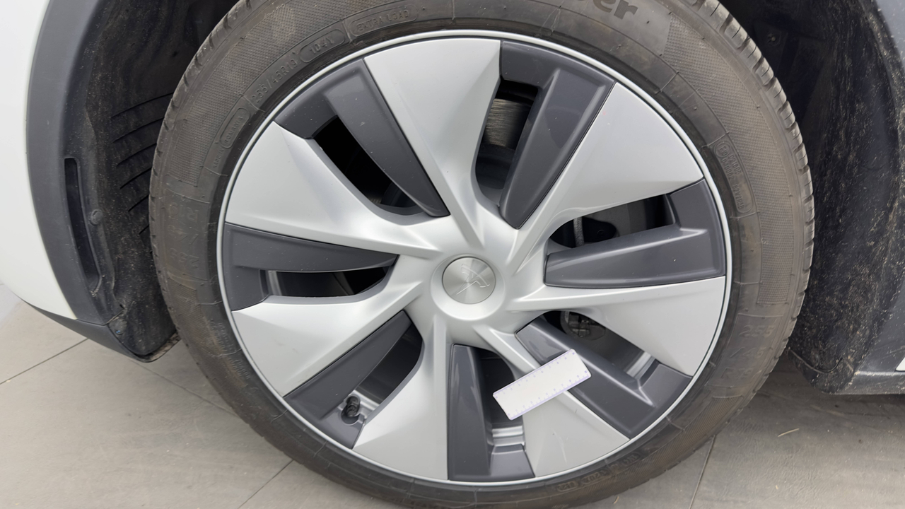 Tesla MODEL Y RWD — photo 43