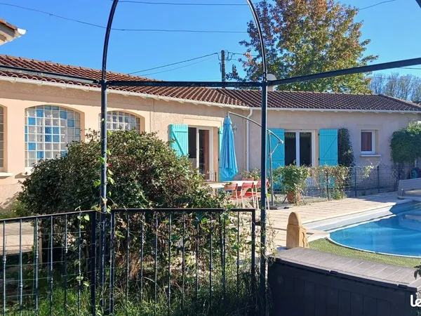 Maison plain pied avec piscine