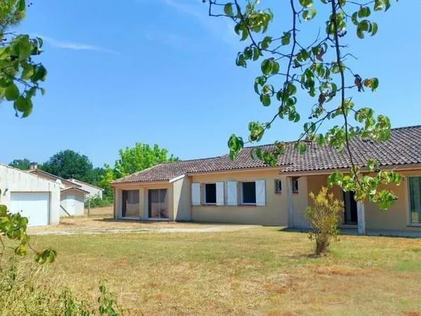 Maison 150 M2 avec piscine, double garage et suite/studio
