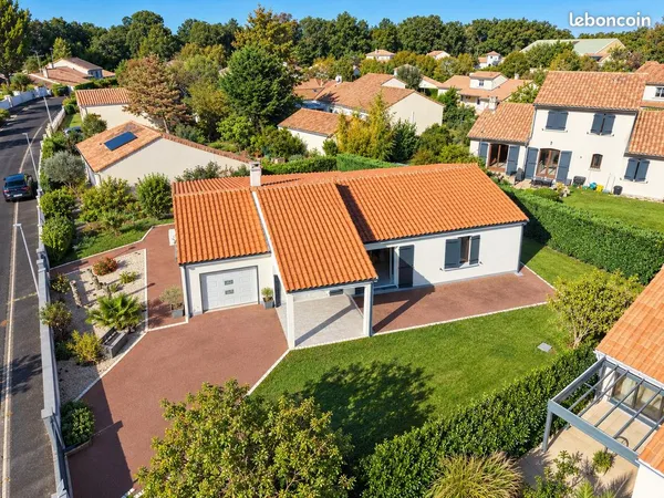Saint-Benoît Chantejeau - Maison de Plain-pied de Type 4 - 3 chambres - Terrain 631 m²