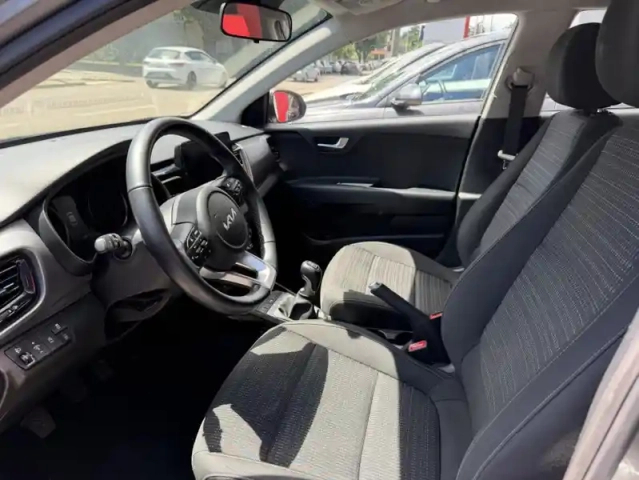 Kia Stonic 1.0 t-gdi 100 ch bvm6 active — photo 6